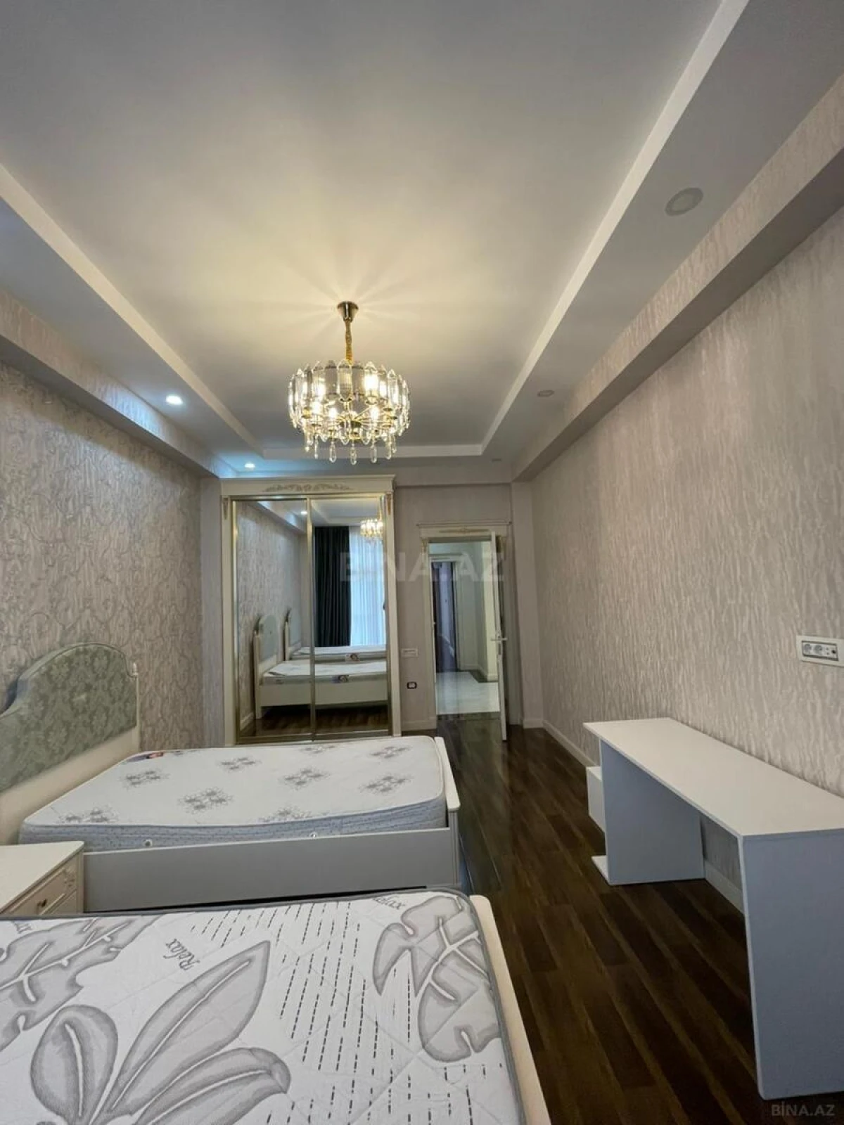 Kirayə verilir 3 otaqlı mənzil 170 m²