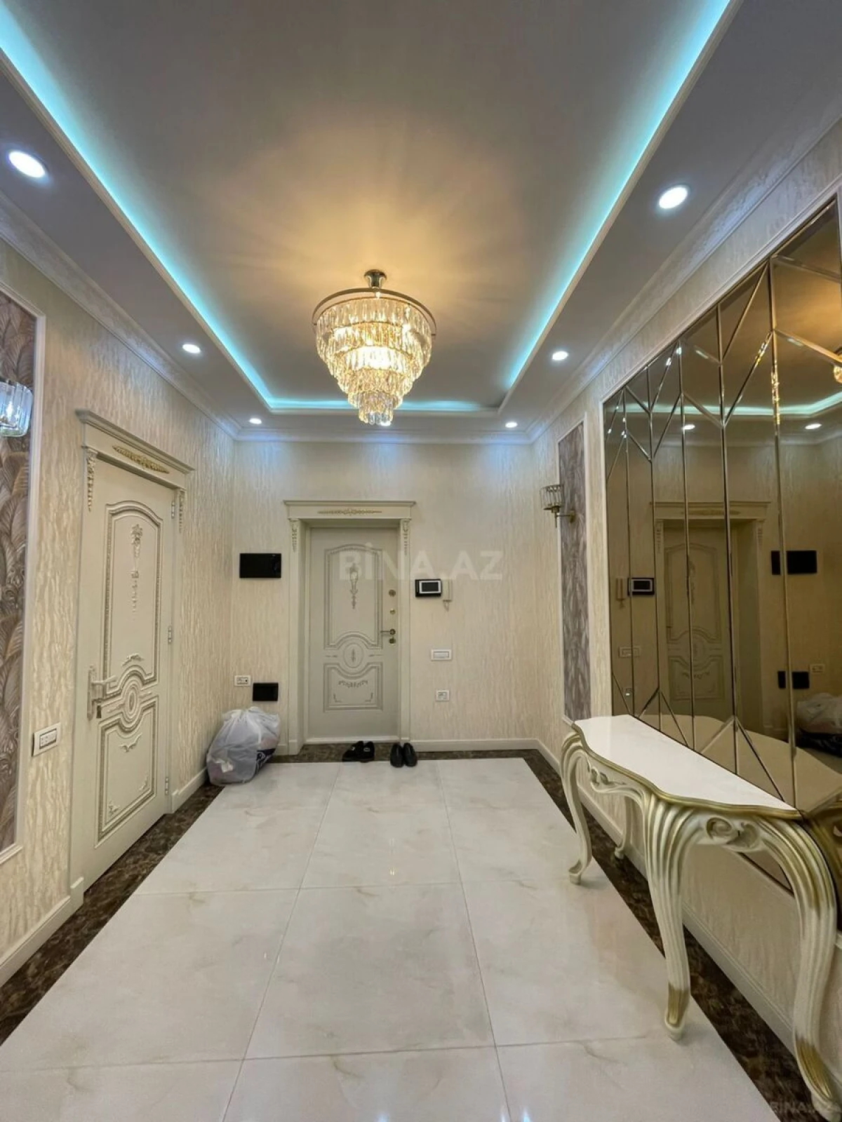 Kirayə verilir 3 otaqlı mənzil 170 m²