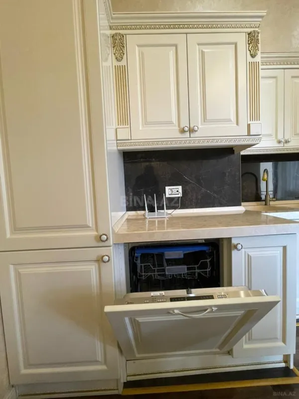 Kirayə verilir 3 otaqlı mənzil 170 m²