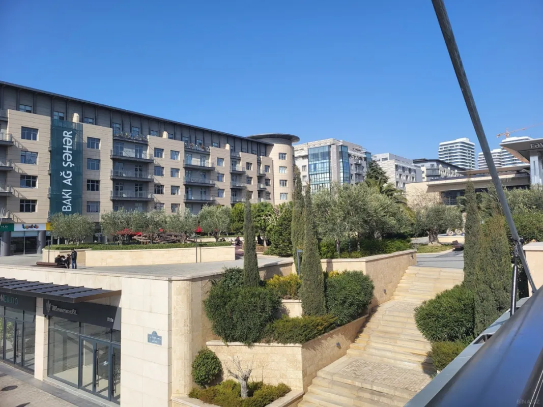 Satılır 4 otaqlı mənzil 176 m²