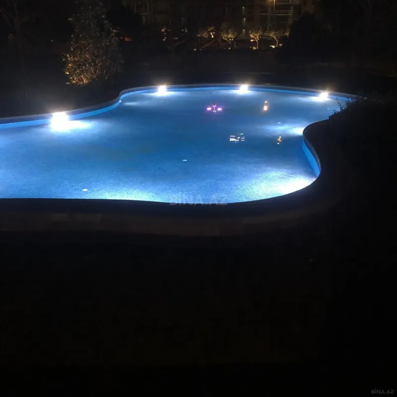 Satılır 4 otaqlı mənzil 176 m²