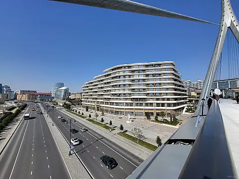 Satılır 4 otaqlı mənzil 176 m²