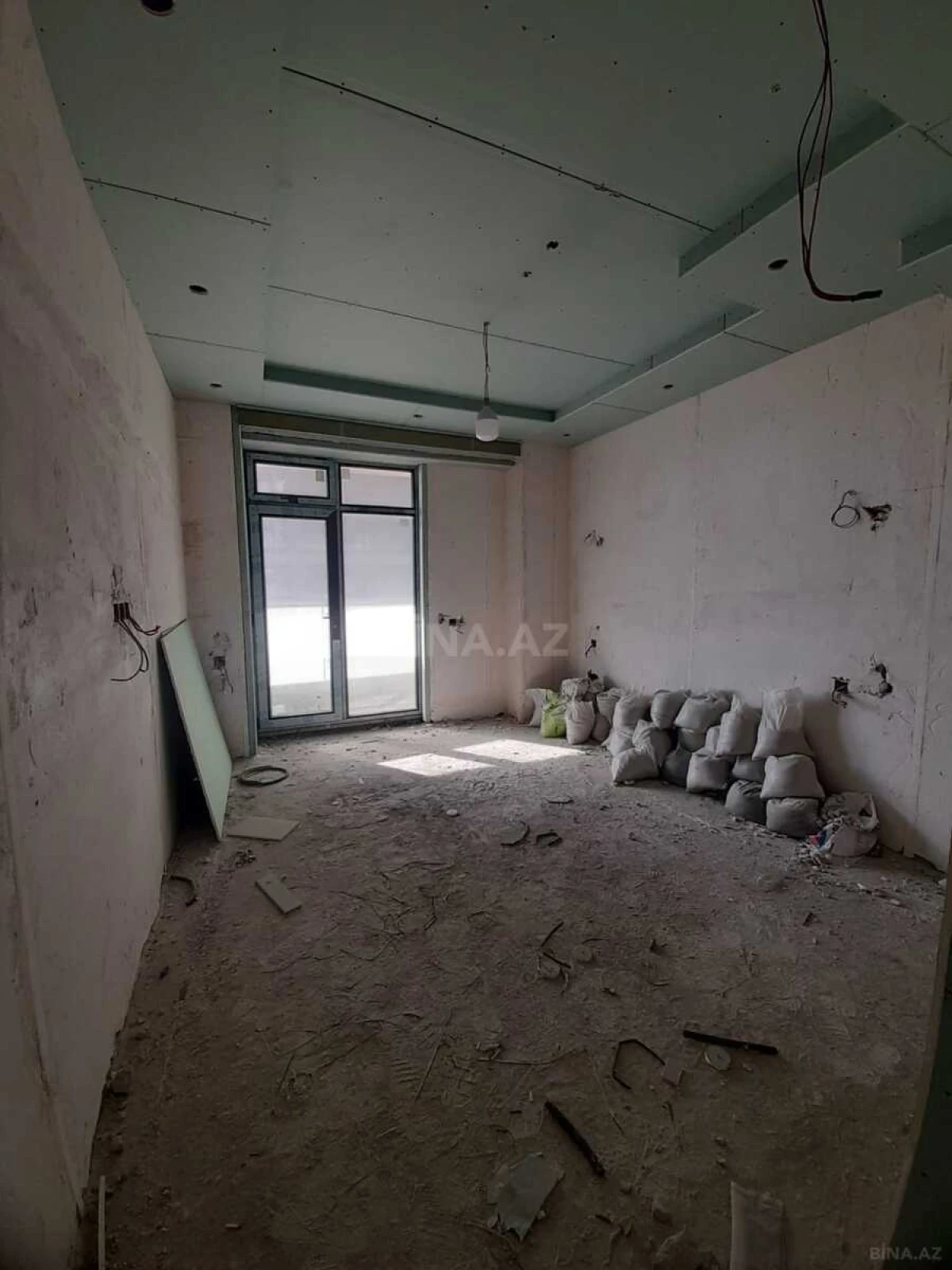 Satılır 3 otaqlı mənzil 148 m²