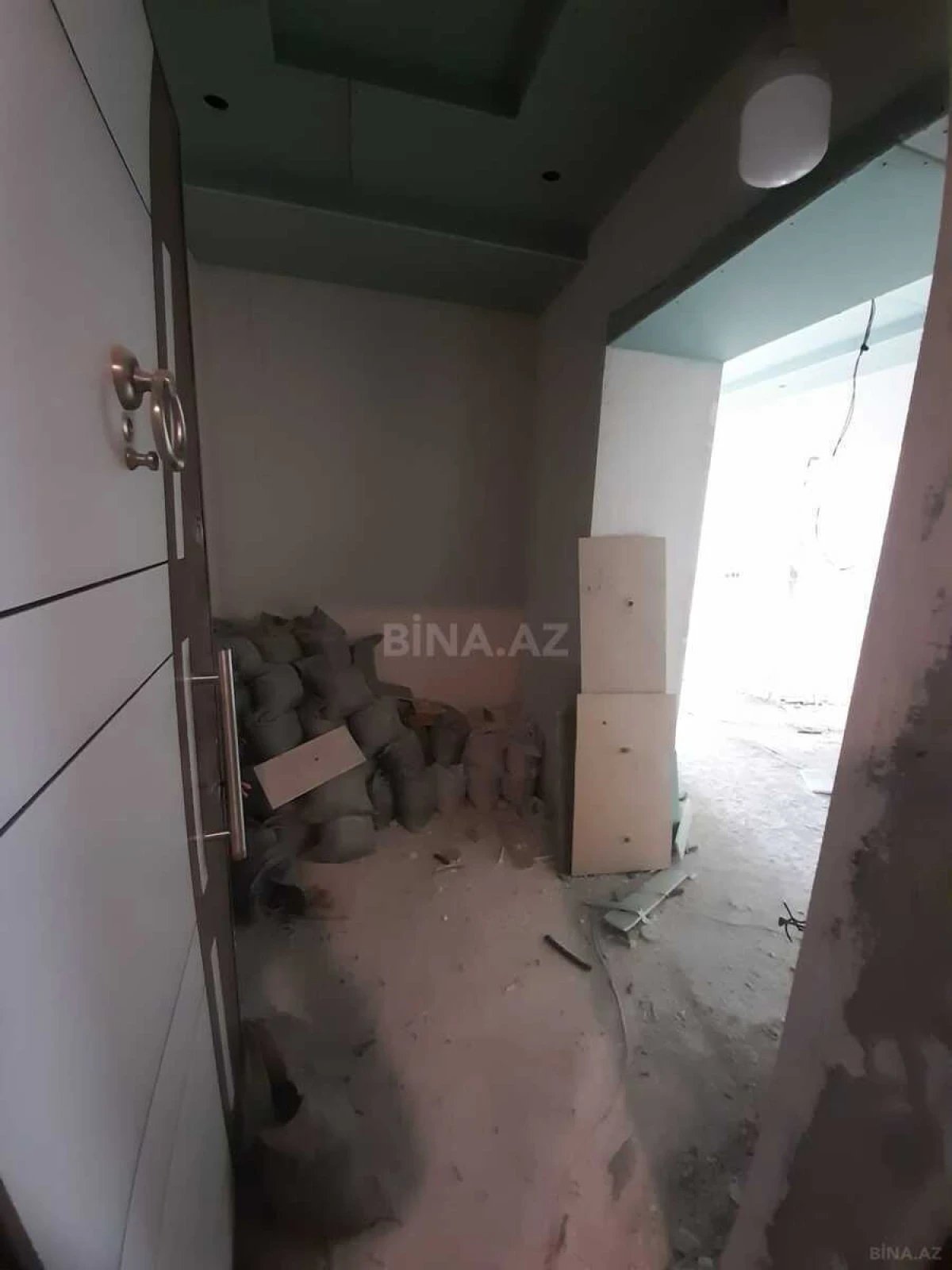 Satılır 3 otaqlı mənzil 148 m²