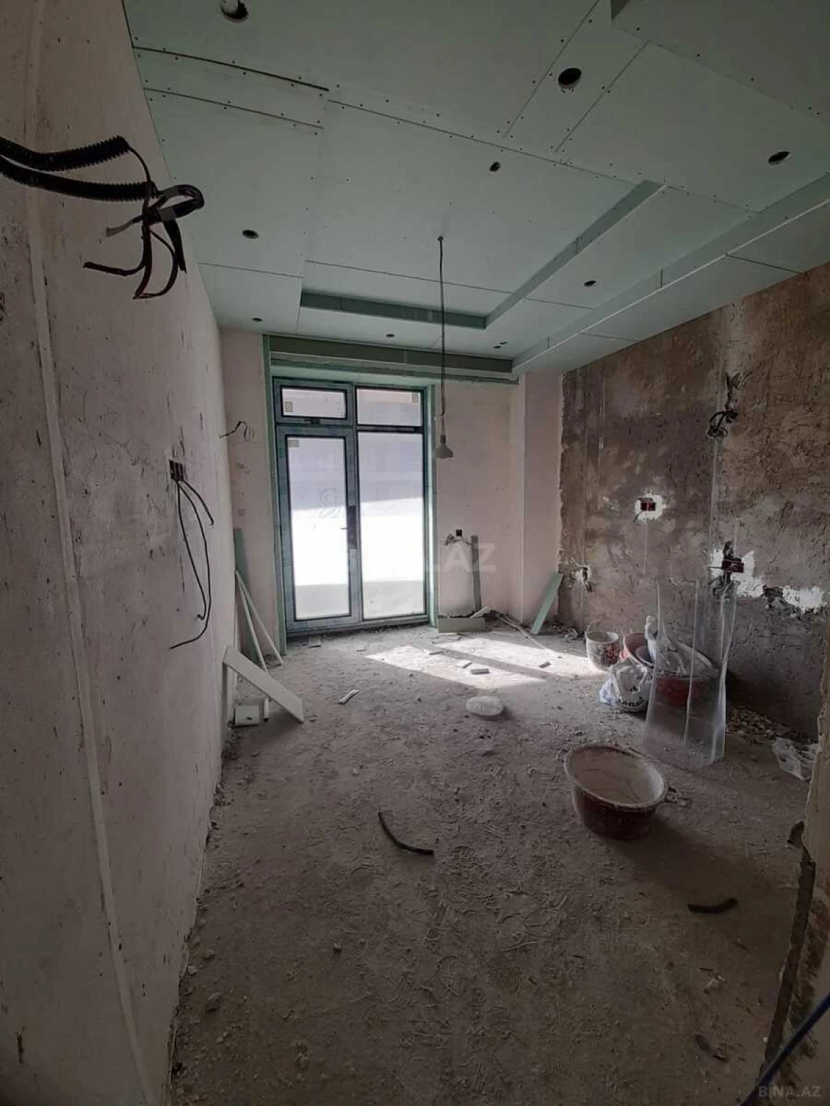 Satılır 3 otaqlı mənzil 148 m²
