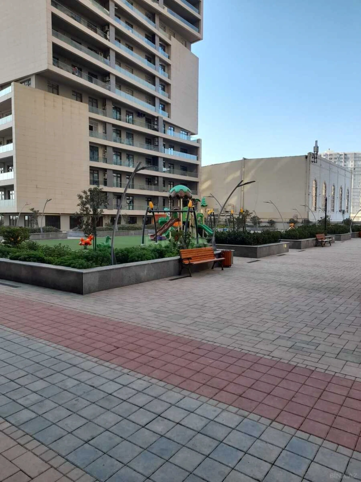 Satılır 3 otaqlı mənzil 148 m²