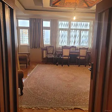 Satılır 2 otaqlı mənzil 92 m²