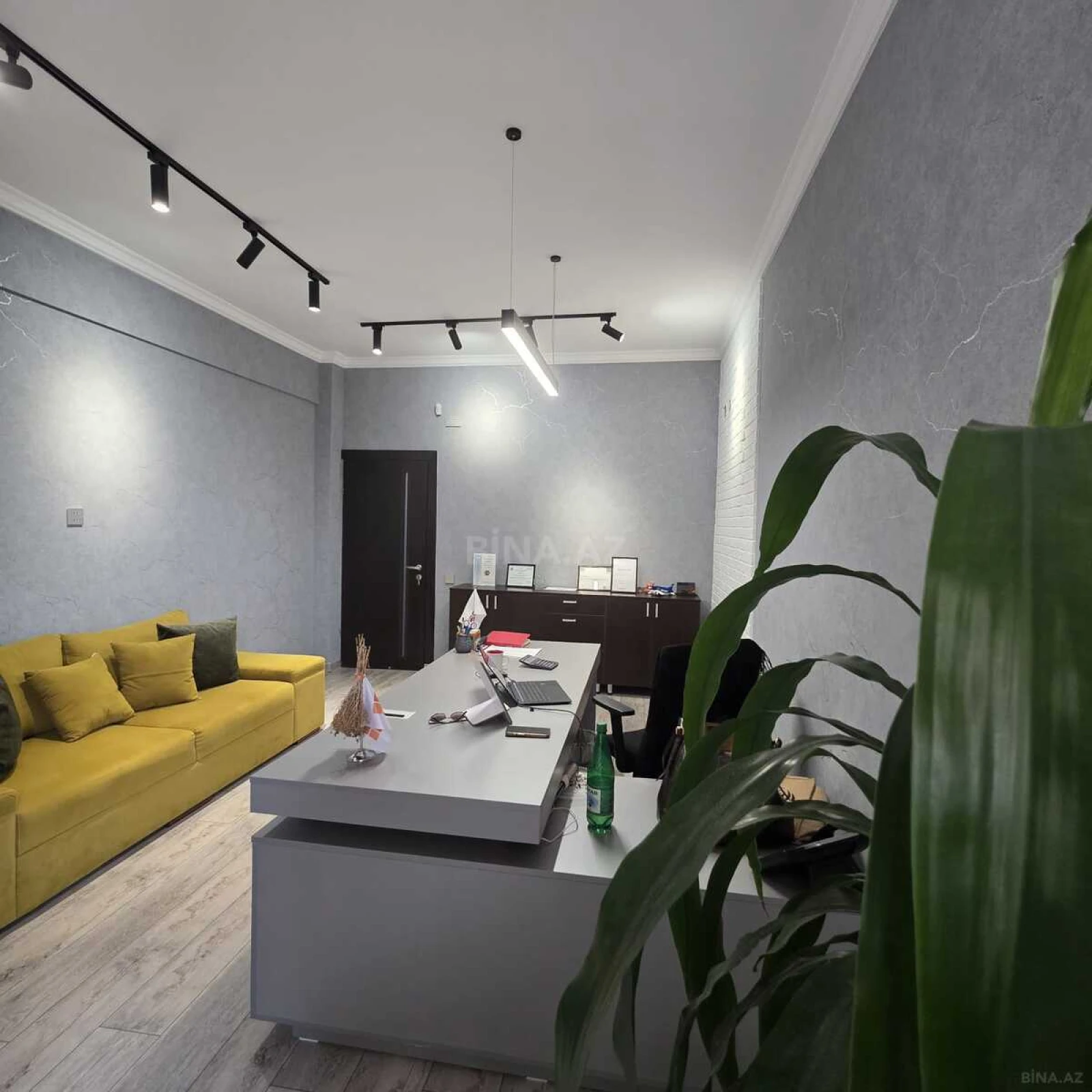 Satılır 9 otaqlı ofis 370 m²