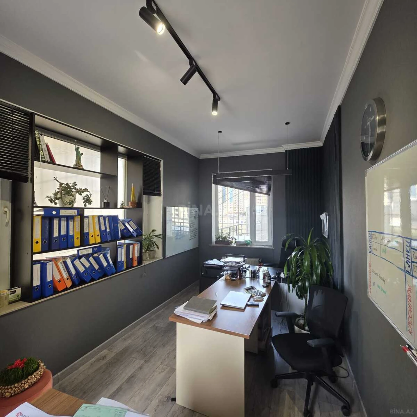 Satılır 9 otaqlı ofis 370 m²