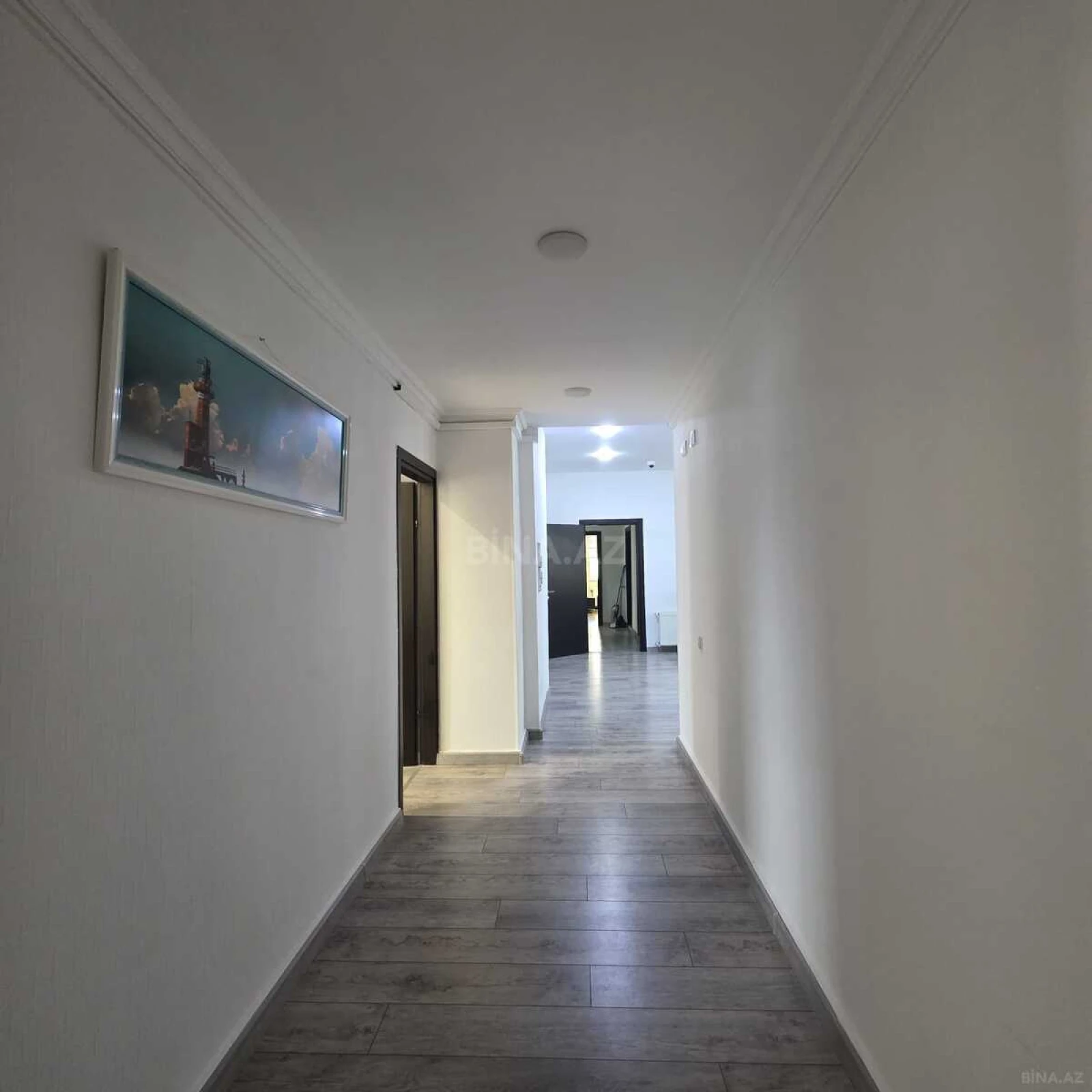 Satılır 9 otaqlı ofis 370 m²