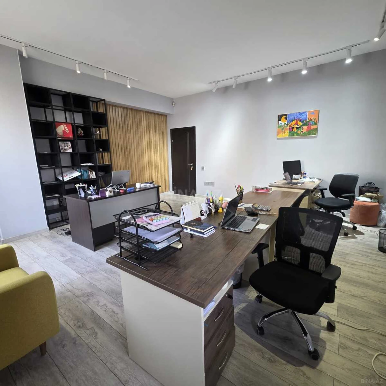 Satılır 9 otaqlı ofis 370 m²