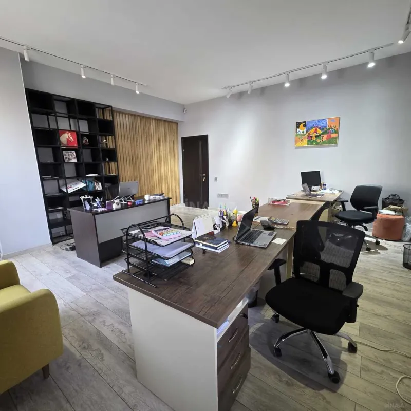 Satılır 9 otaqlı ofis 370 m²