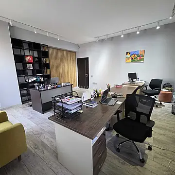 Satılır 9 otaqlı ofis 370 m²