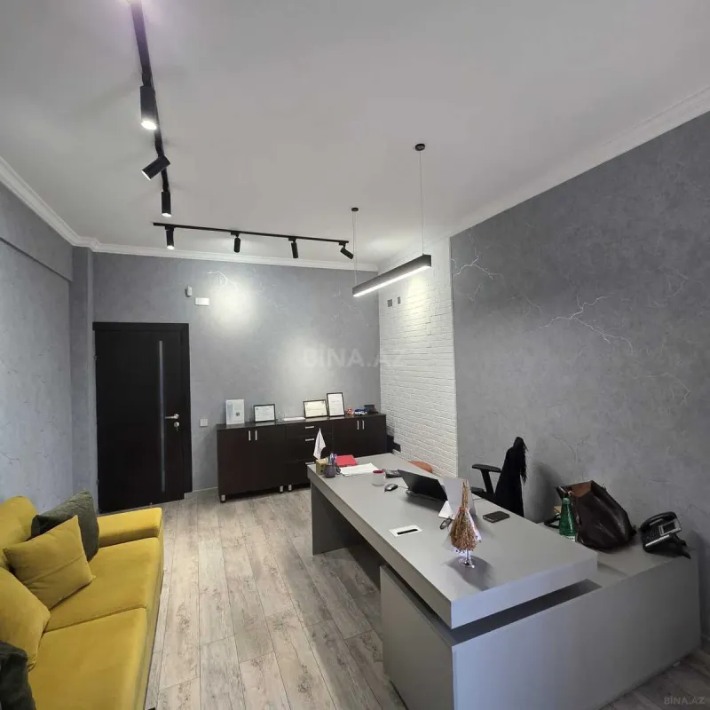 Satılır 9 otaqlı ofis 370 m²