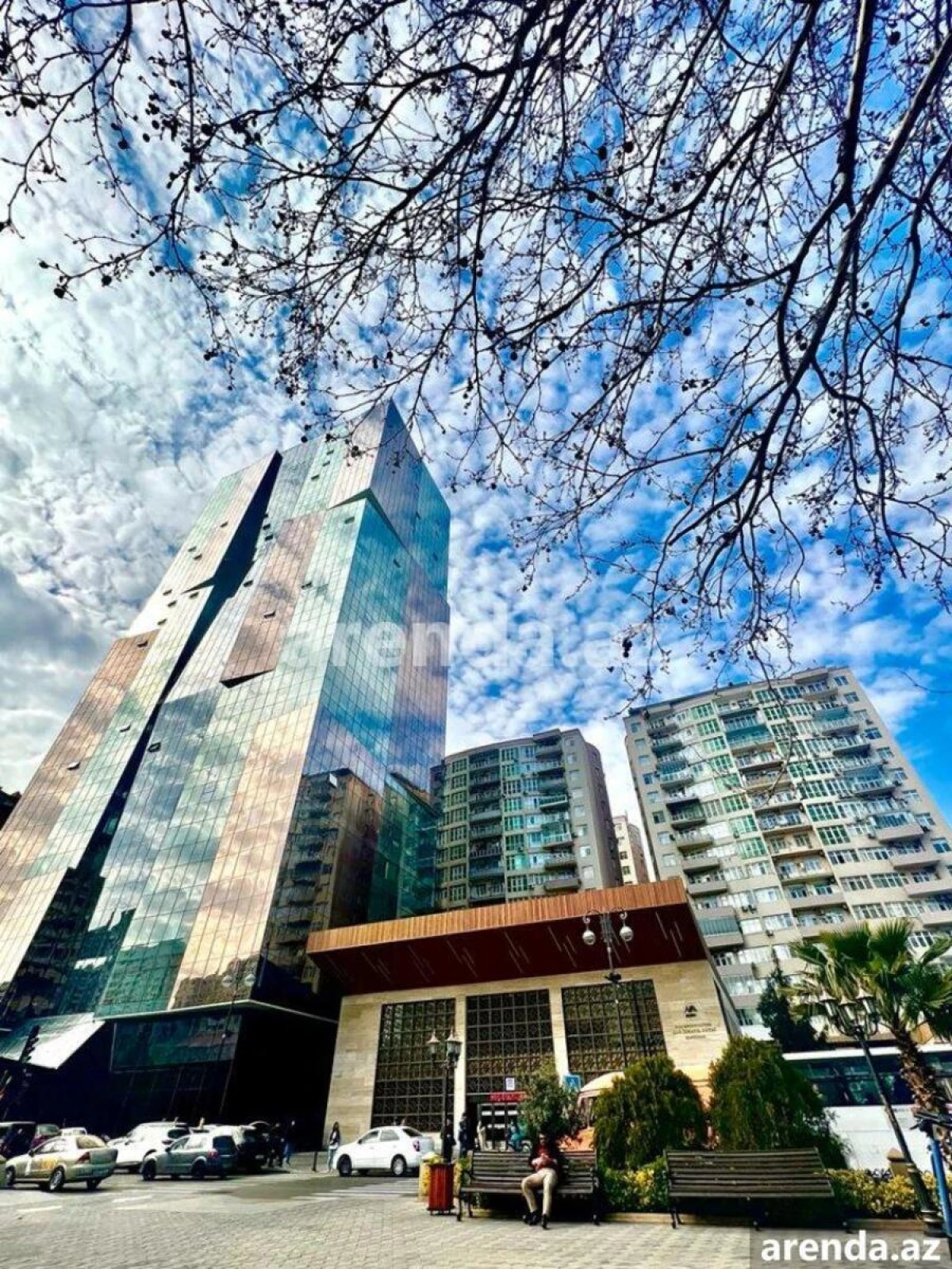 Satılır 9 otaqlı ofis 370 m²