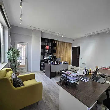 Satılır 9 otaqlı ofis 370 m²