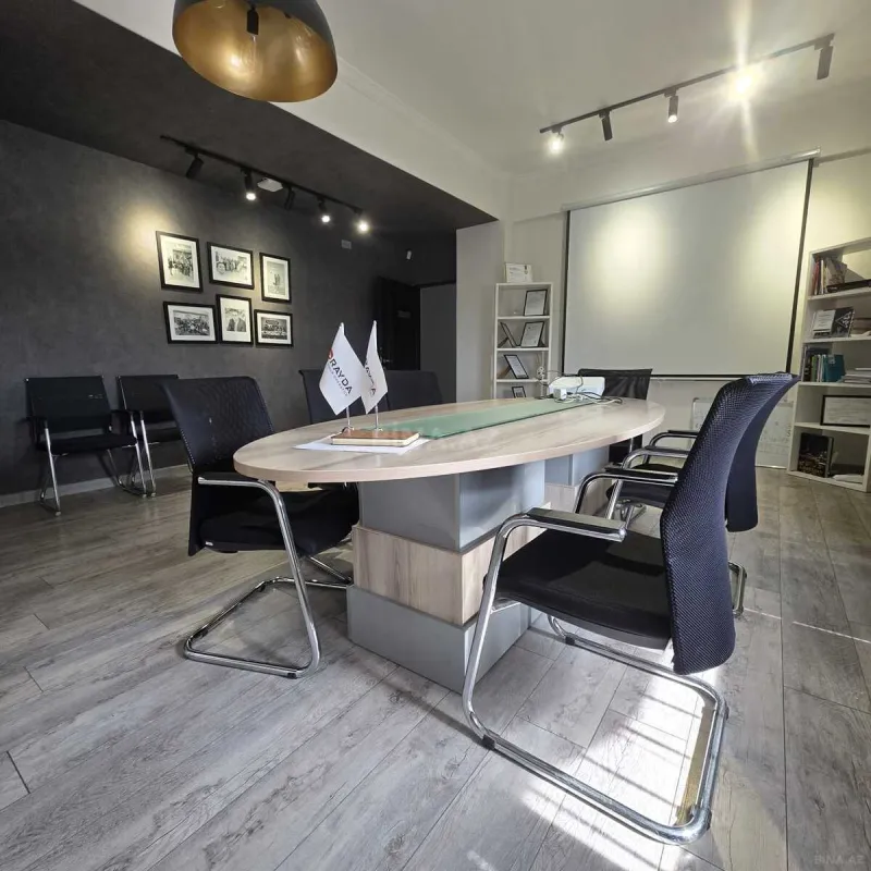 Satılır 9 otaqlı ofis 370 m²