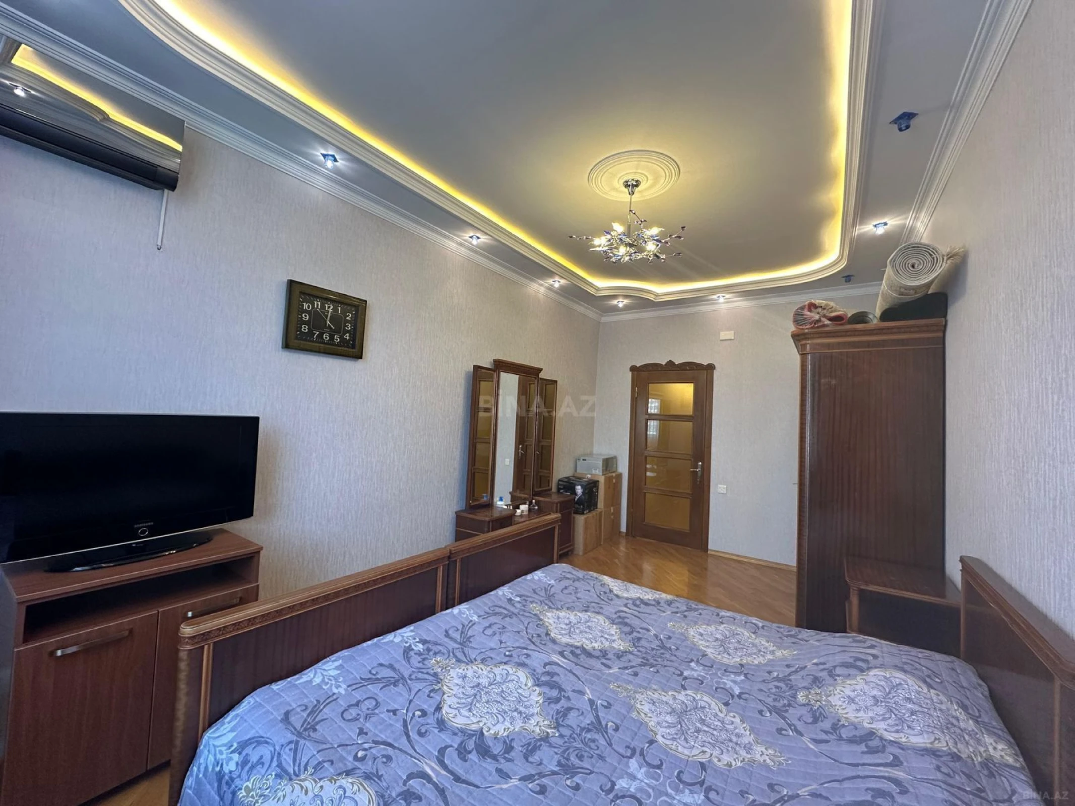 Satılır 3 otaqlı mənzil 145 m²