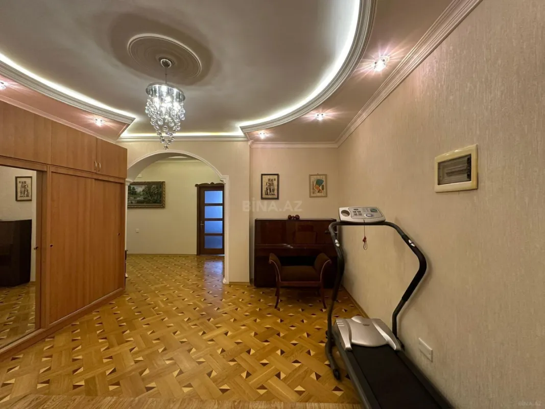 Satılır 3 otaqlı mənzil 145 m²