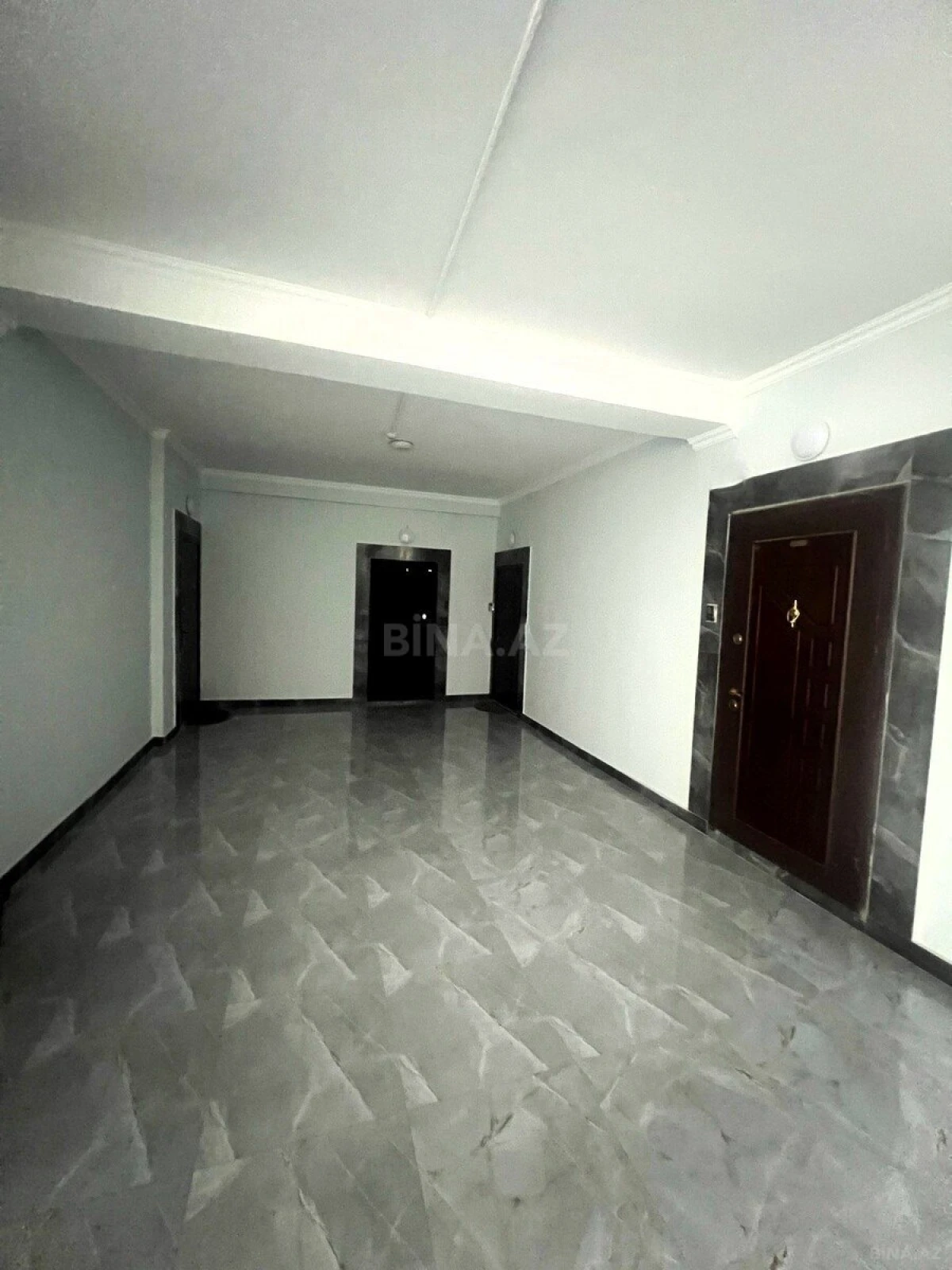Satılır 3 otaqlı mənzil 145 m²