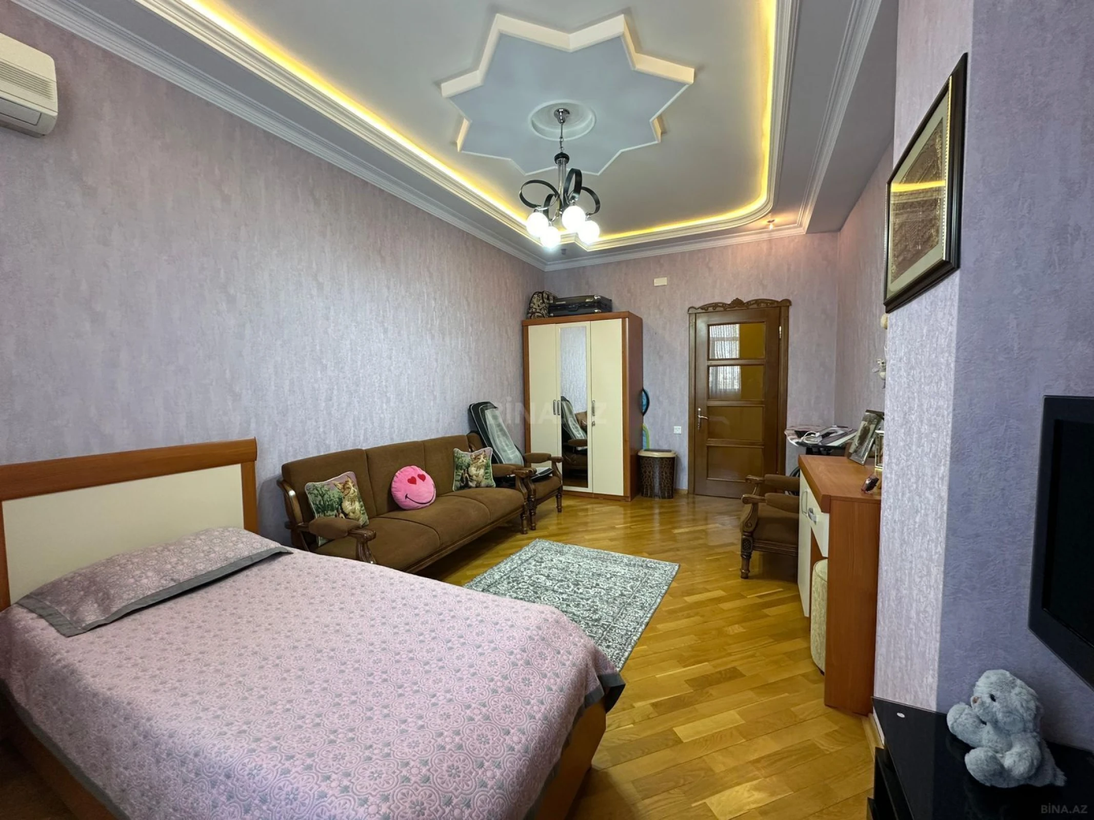 Satılır 3 otaqlı mənzil 145 m²