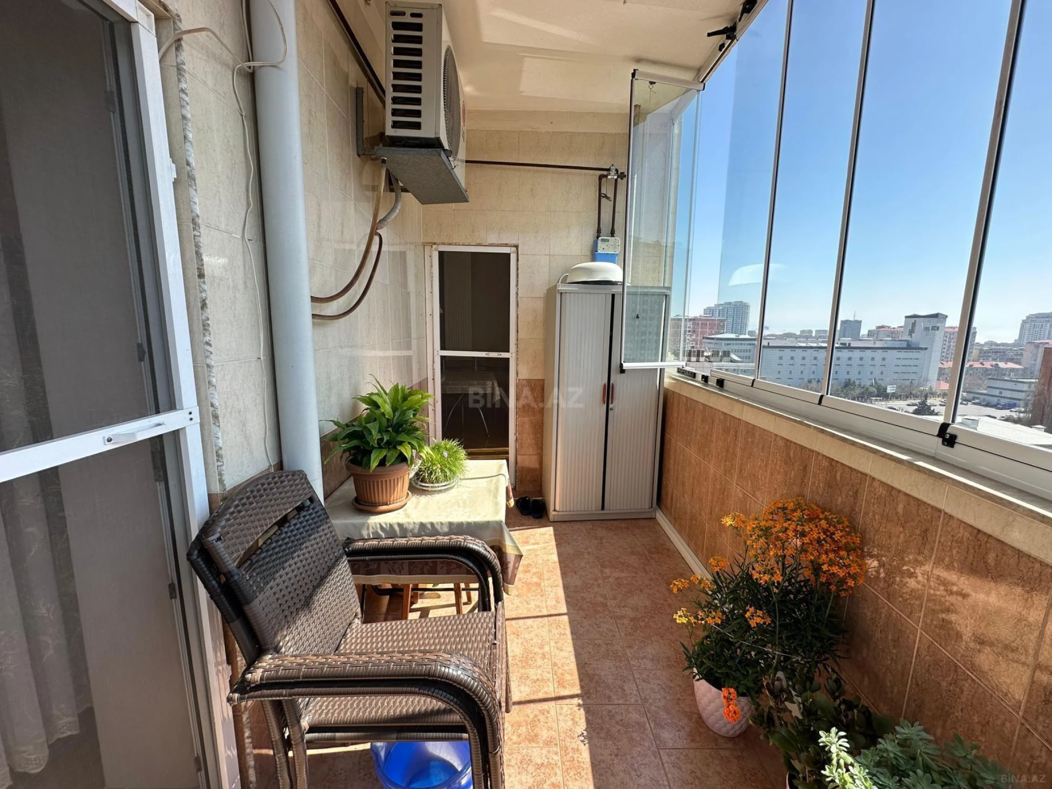 Satılır 3 otaqlı mənzil 145 m²
