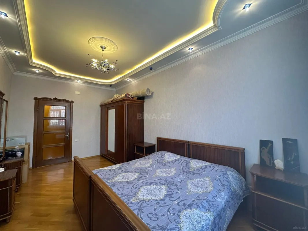 Satılır 3 otaqlı mənzil 145 m²