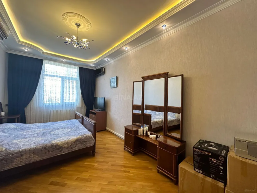 Satılır 3 otaqlı mənzil 145 m²