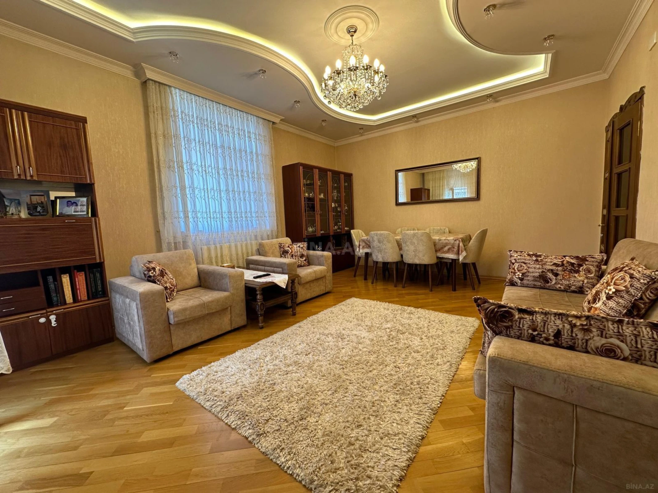 Satılır 3 otaqlı mənzil 145 m²