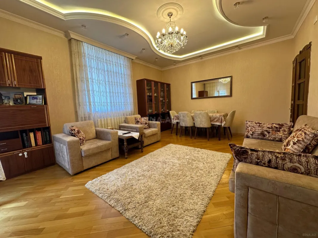 Satılır 3 otaqlı mənzil 145 m²