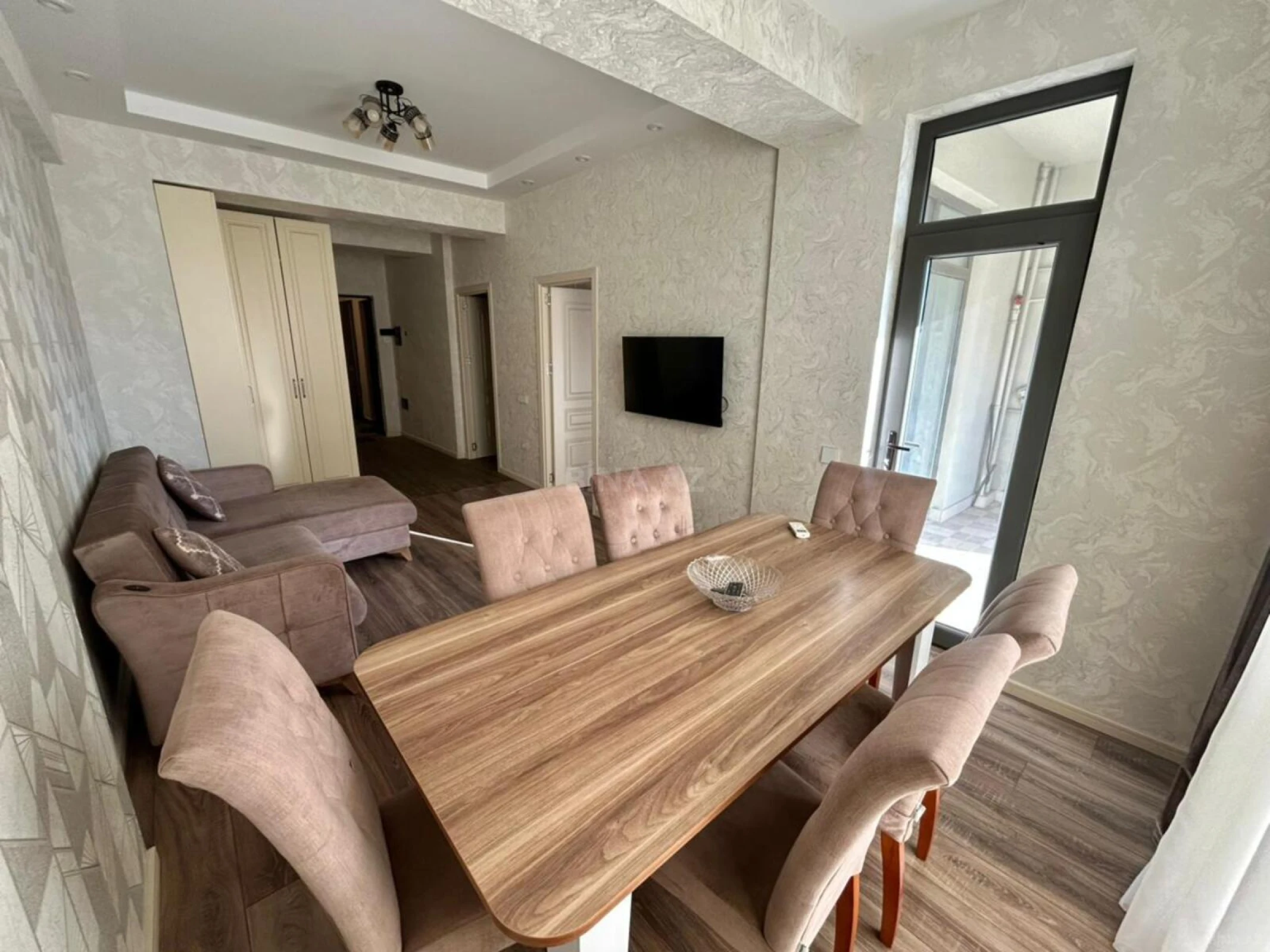 Kirayə verilir 2 otaqlı mənzil 60 m²