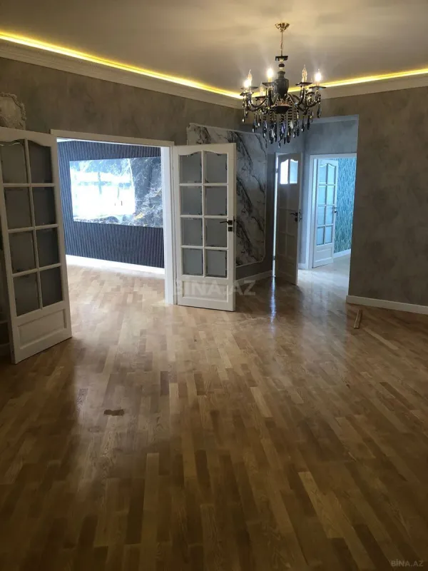 Satılır 3 otaqlı mənzil 150 m²
