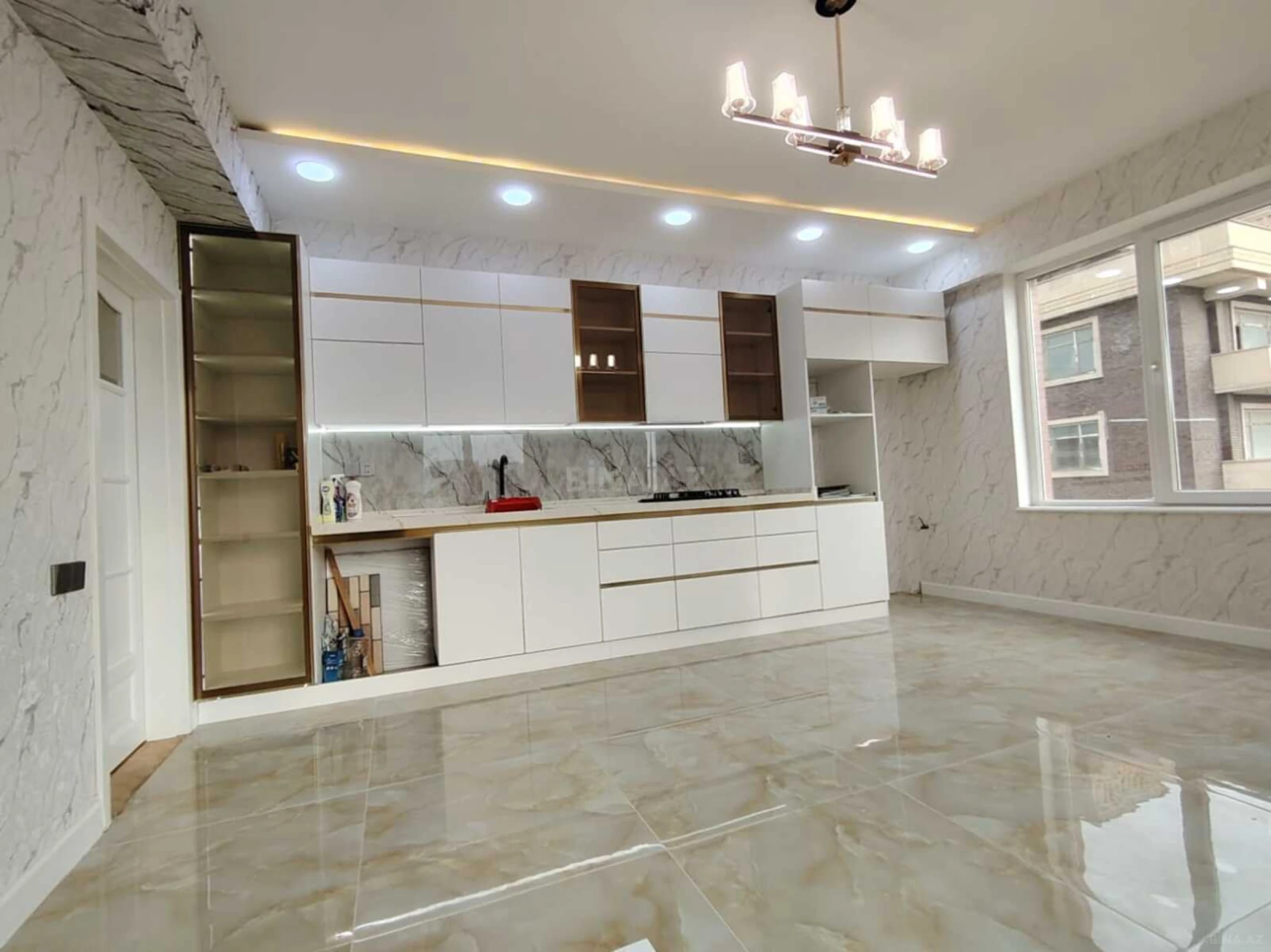 Satılır 3 otaqlı mənzil 150 m²