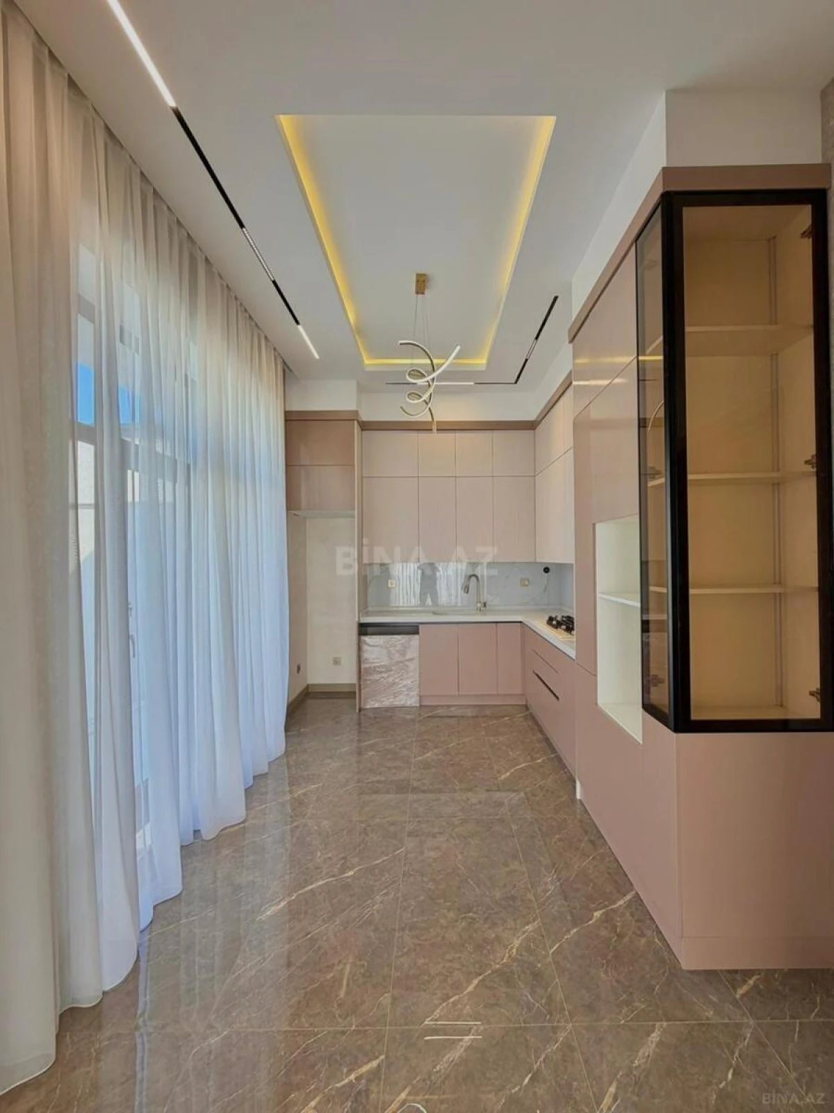 Satılır 5 otaqlı həyət evi 220 m²