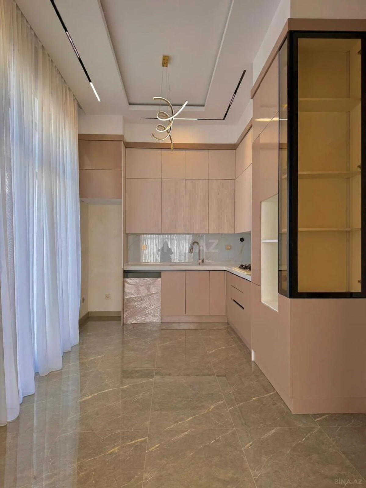 Satılır 5 otaqlı həyət evi 220 m²