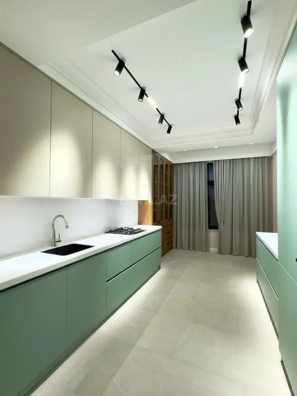Satılır 3 otaqlı mənzil 136.6 m²