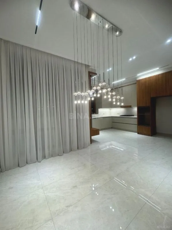 Satılır 4 otaqlı mənzil 216 m²