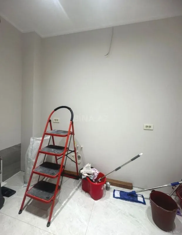 Satılır 4 otaqlı mənzil 216 m²