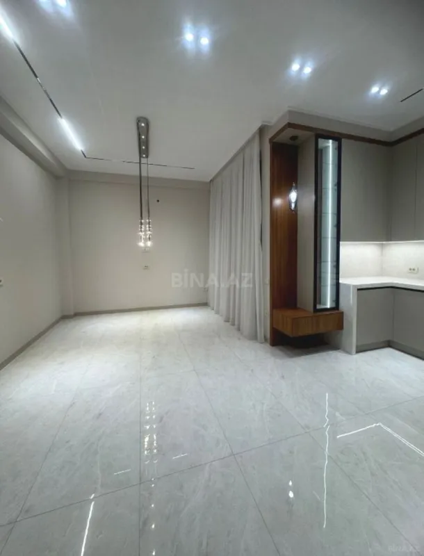 Satılır 4 otaqlı mənzil 216 m²
