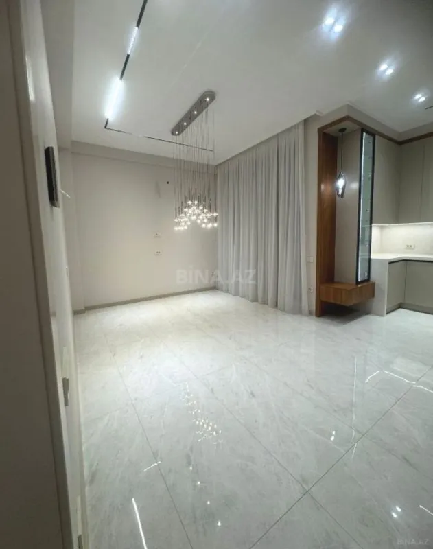 Satılır 4 otaqlı mənzil 216 m²