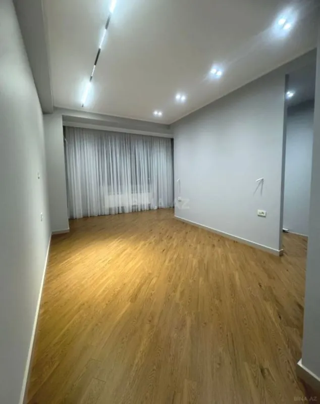 Satılır 4 otaqlı mənzil 216 m²