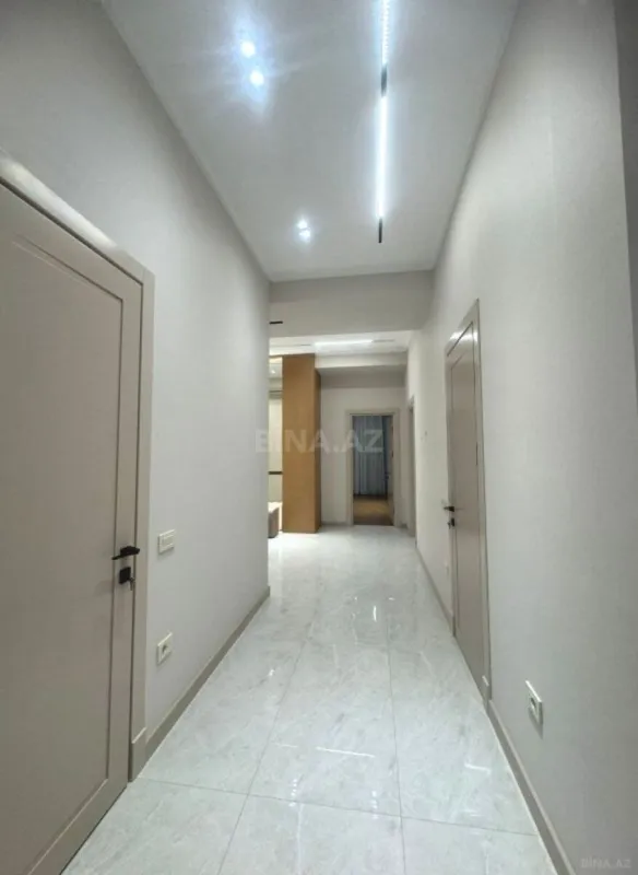 Satılır 4 otaqlı mənzil 216 m²