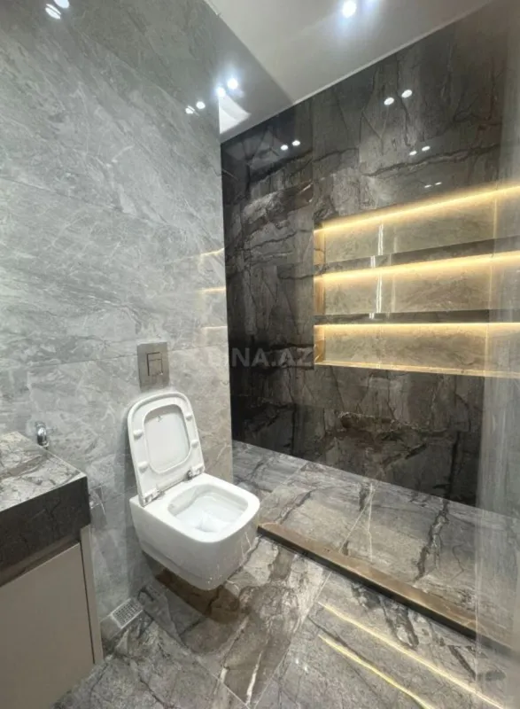 Satılır 4 otaqlı mənzil 216 m²