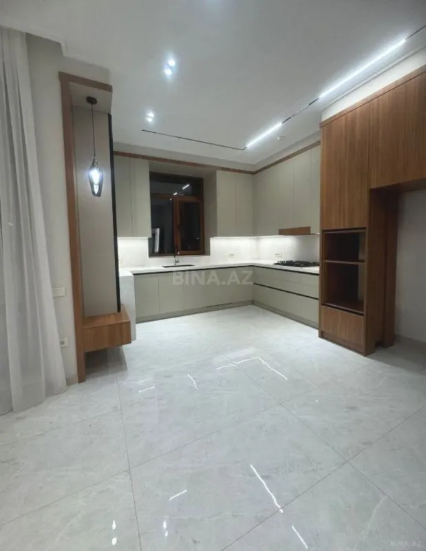 Satılır 4 otaqlı mənzil 216 m²