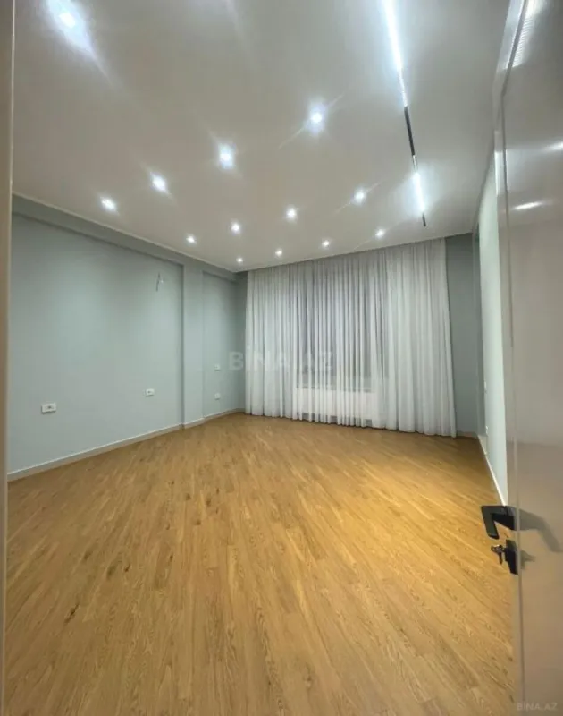 Satılır 4 otaqlı mənzil 216 m²