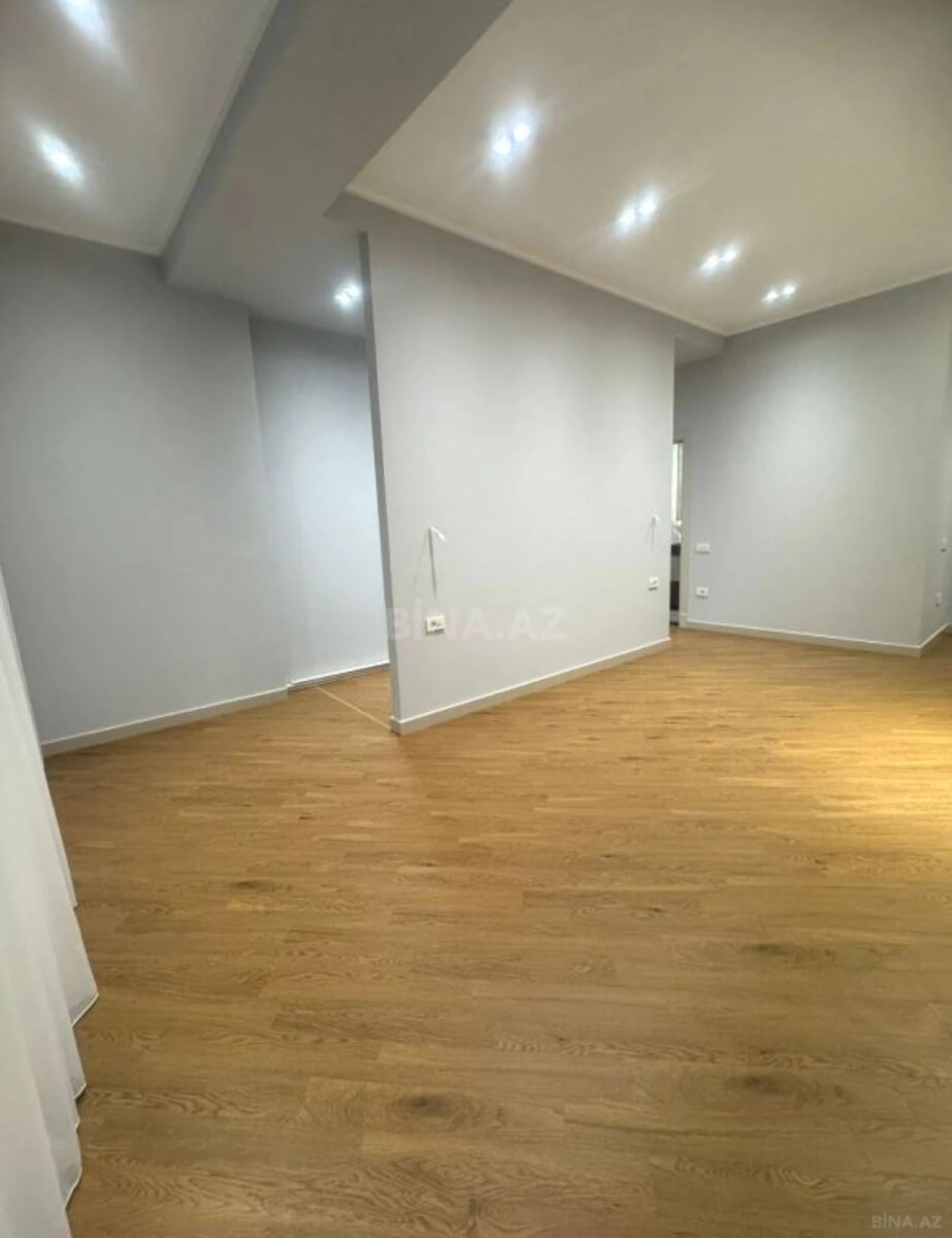 Satılır 4 otaqlı mənzil 216 m²