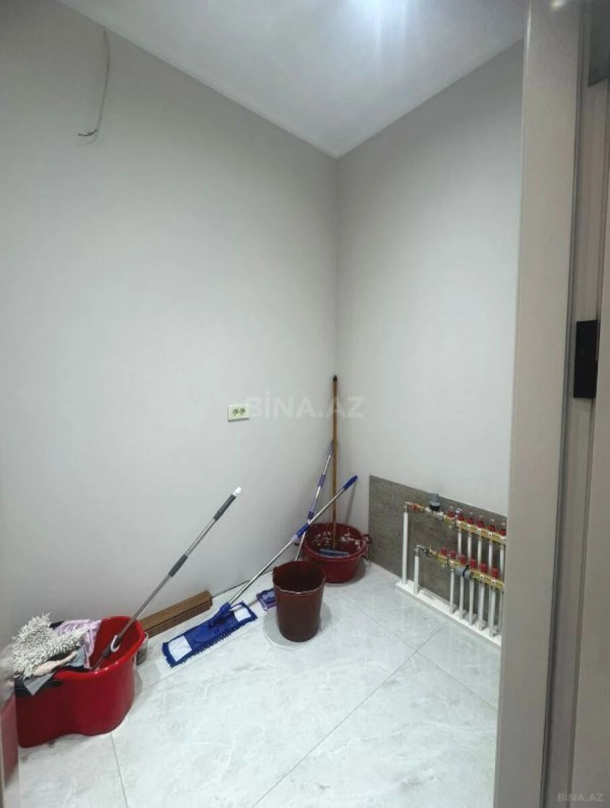 Satılır 4 otaqlı mənzil 216 m²