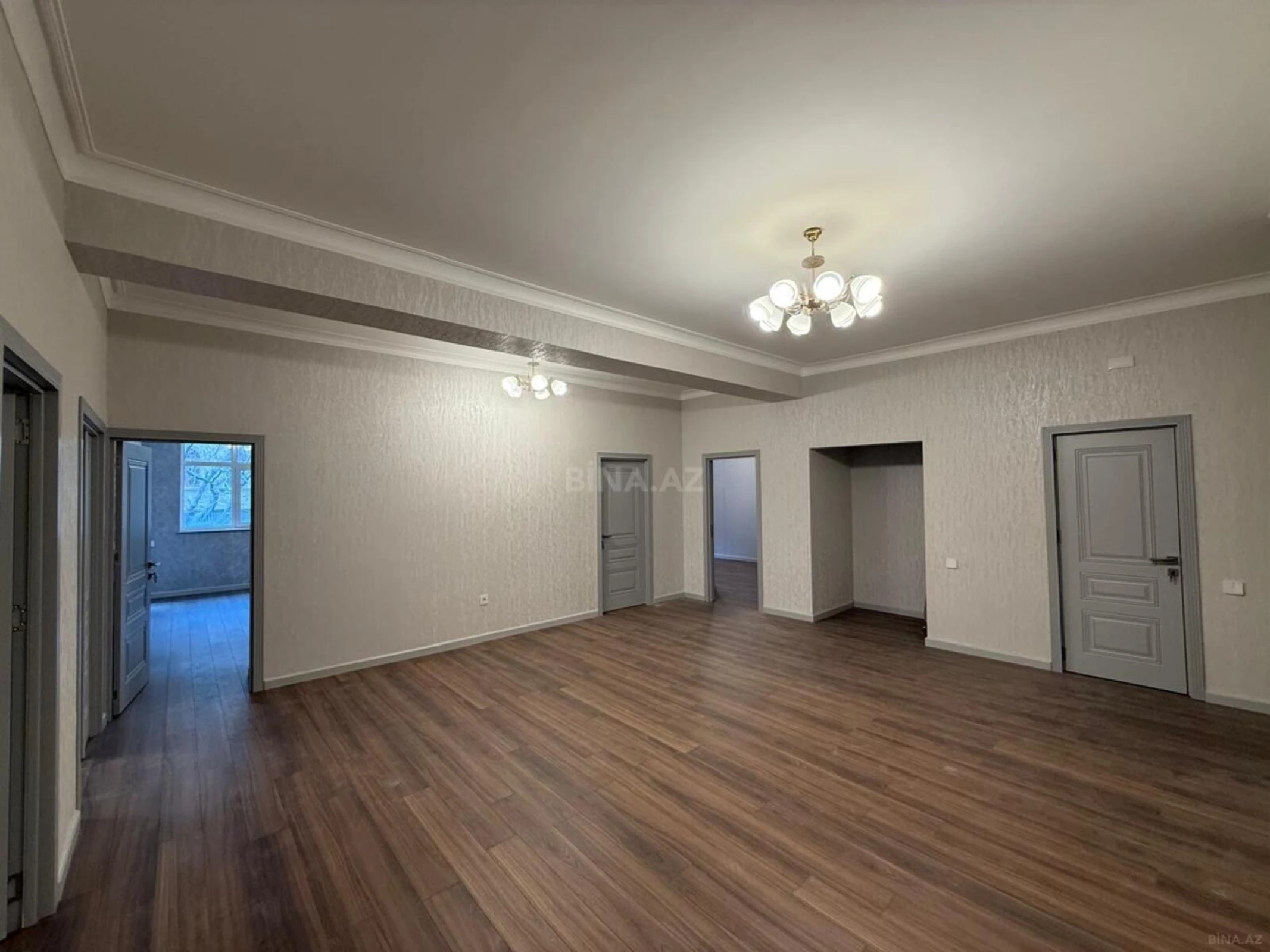 Satılır 4 otaqlı mənzil 178 m²