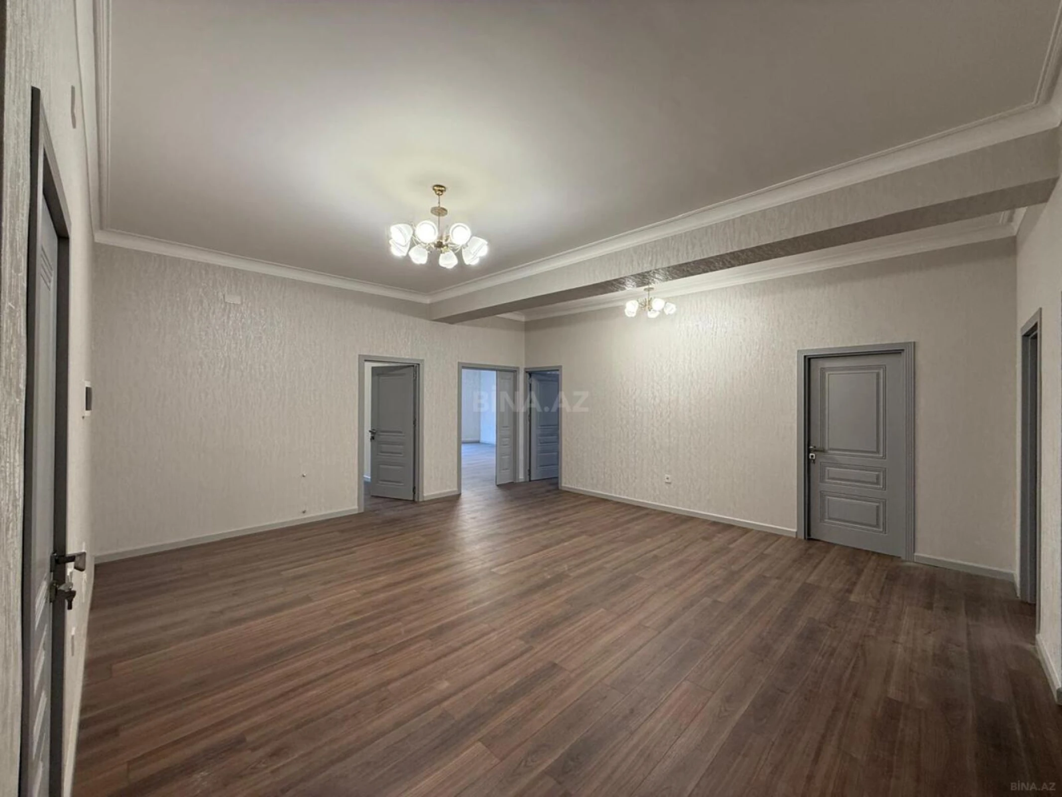 Satılır 4 otaqlı mənzil 178 m²