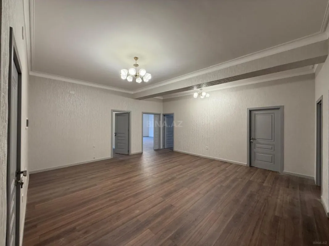 Satılır 4 otaqlı mənzil 178 m²